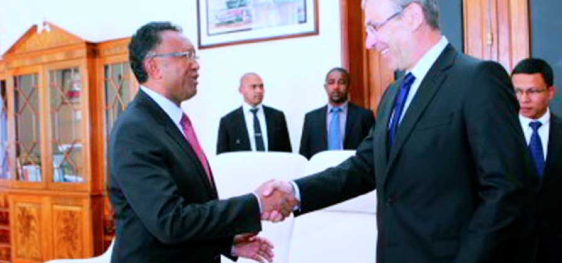 Le commissaire européen au développement ouvre de nouvelles portes pour la coopération entre Mayotte et Madagascar