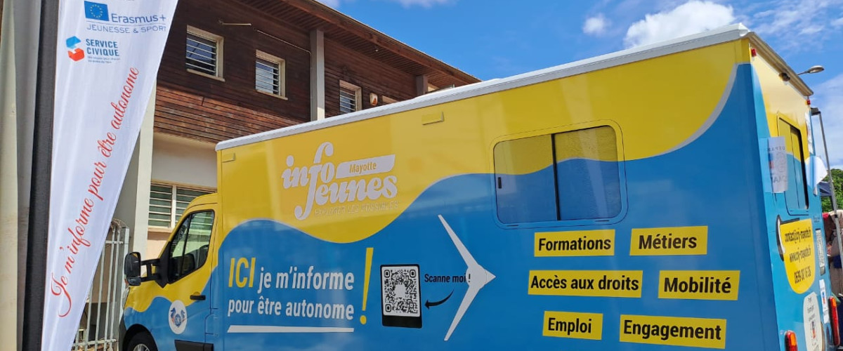 Inauguration du Bus INFO JEUNES du CRIJ