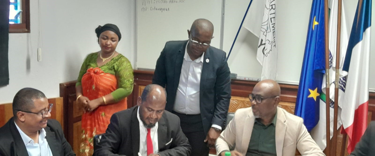Signature de conventions entre le Département, Acoua et M’tsamboro