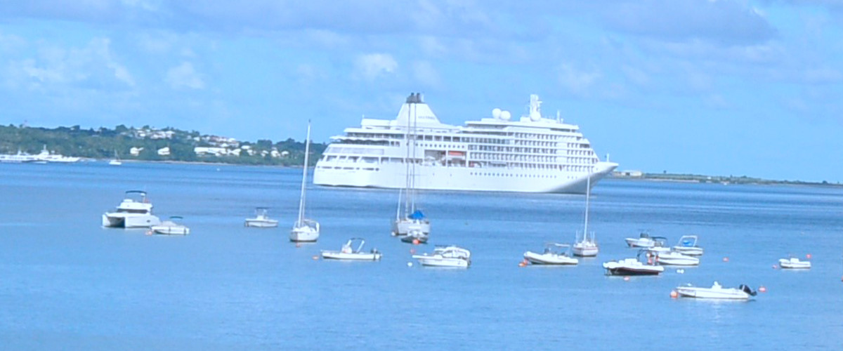 Le paquebot de croisières Silver Whisper fait une escale à Mayotte