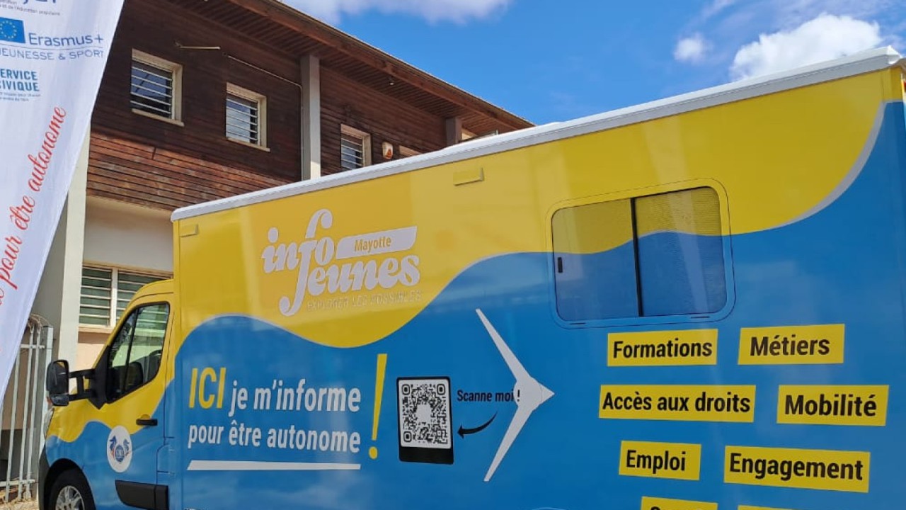 Inauguration du Bus INFO JEUNES du CRIJ