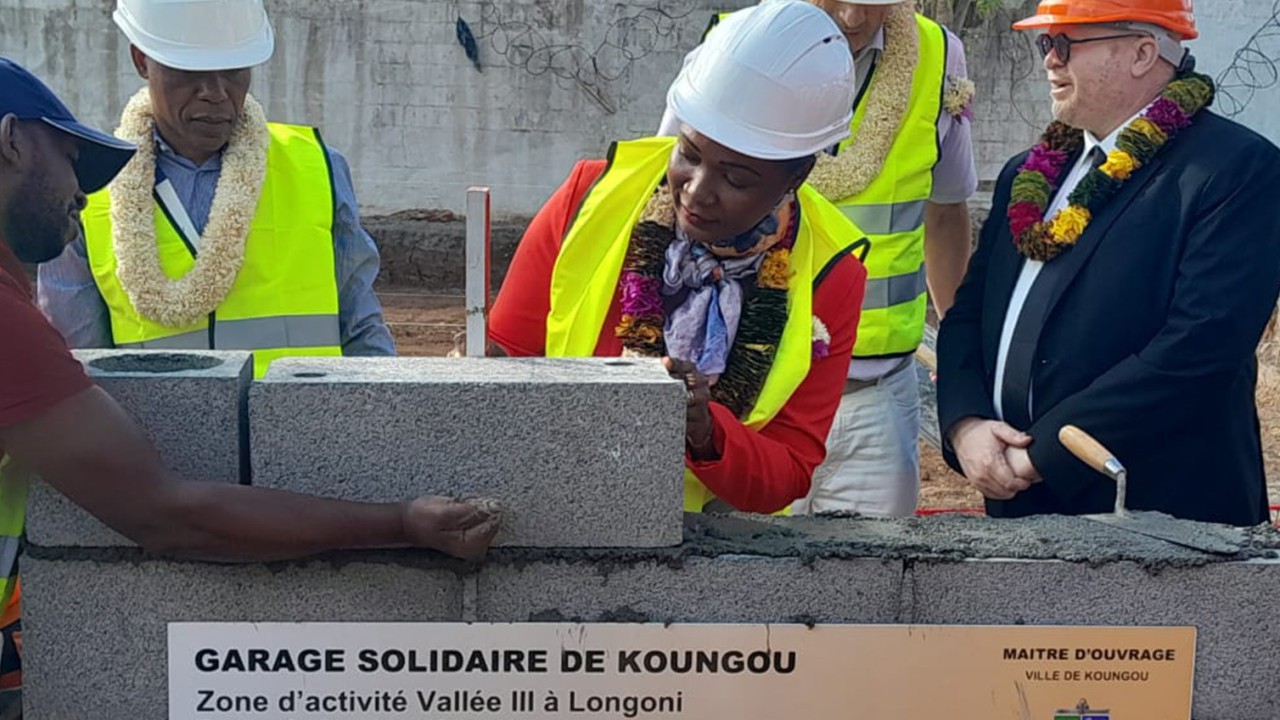 Pose de la première pierre du Garage Solidaire de Koungou