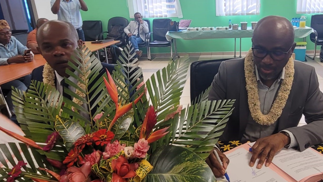 Signature de conventions entre le Conseil départemental et la mairie de Ouangani
