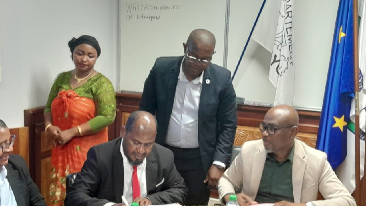 Signature de conventions entre le Département, Acoua et M’tsamboro