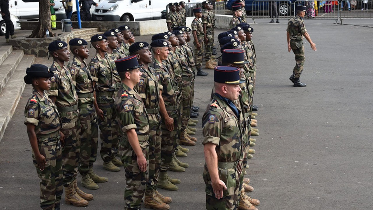 Présentation au drapeau du contingent 2016 du BSMA de Mayotte