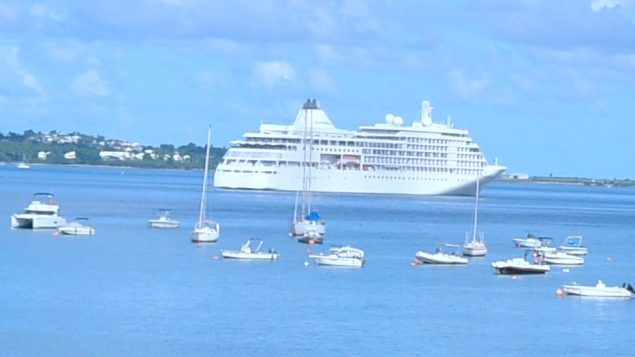 Le paquebot de croisières Silver Whisper fait une escale à Mayotte