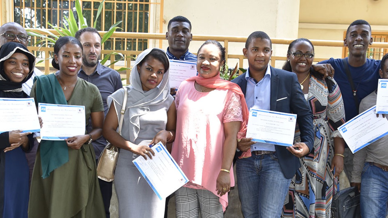Remise de certificat et attestation du titre  professionnel formateur professionnel 