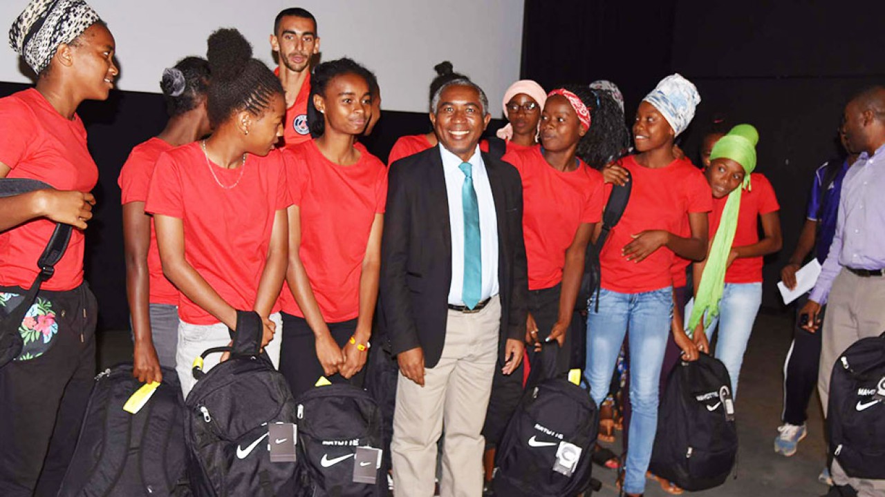 Jeux des jeunes de l’Océan indien : remise des tenues à la délégation mahoraise