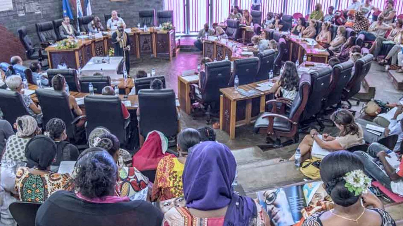 Violences intra-familiales : un colloque pour en parler et agir