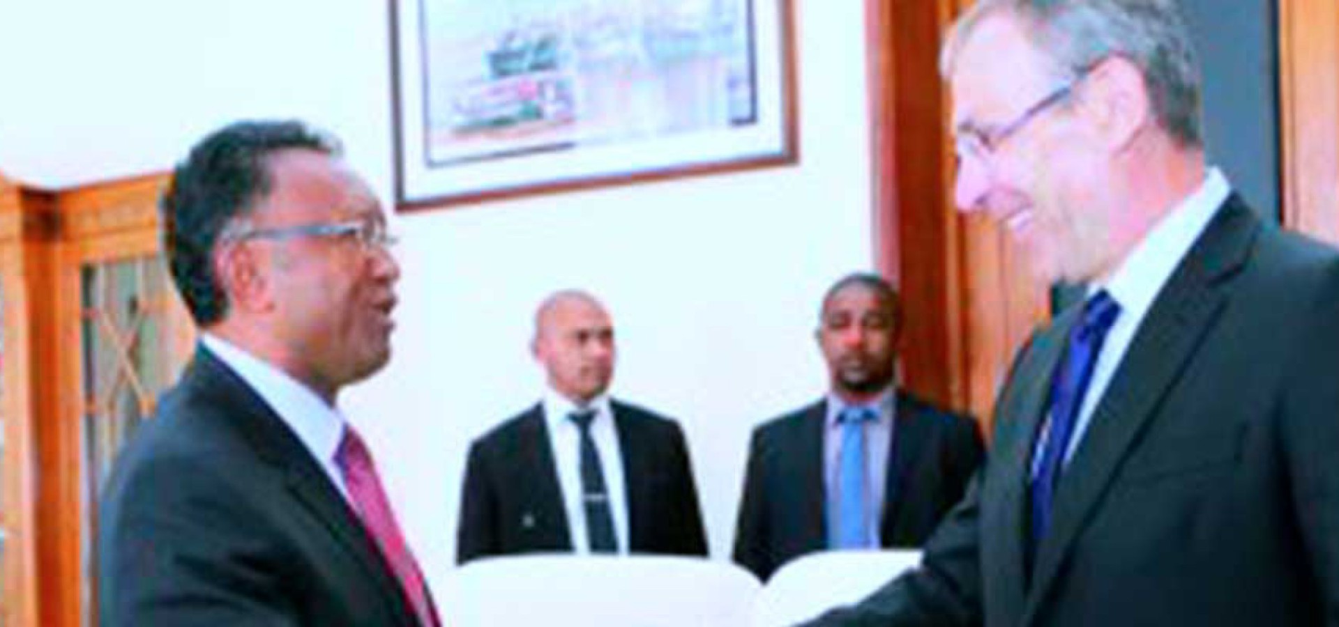 Le commissaire européen au développement ouvre de nouvelles portes pour la coopération entre Mayotte et Madagascar