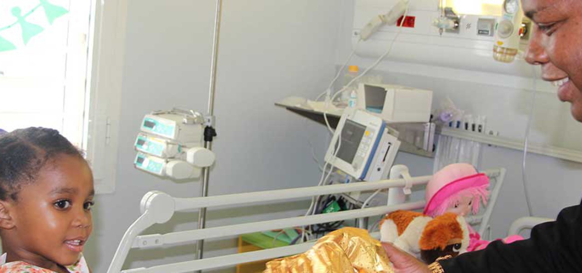 Le Président ZAÏDANI rend visite aux enfants hospitalisés le jour de l’Aïd